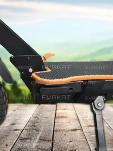 Коврик для самоката Kugoo Kirin M5 Pro с сиденьем, черный с оранжевым.
