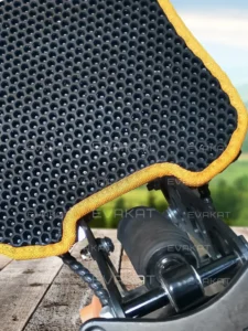 Коврик для самоката Kugoo Kirin M5 Pro без сиденья, черный с оранжевым. Коврик для самоката Kugoo Kirin M5 Pro без сиденья, черный с оранжевым.